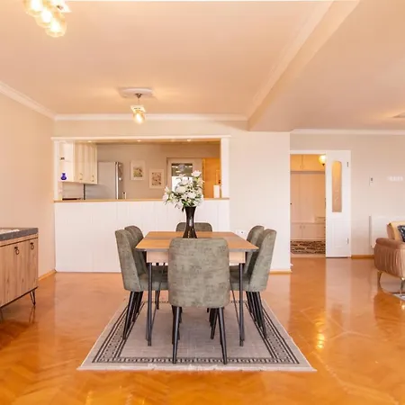 דירה Spacious Flat With Sea View In Karsiyaka איזמיר