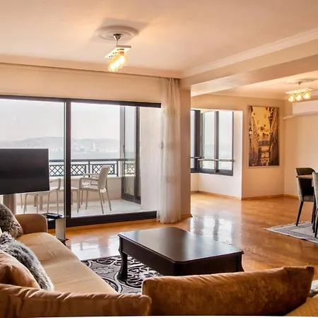 Spacious Flat With Sea View In Karsiyaka דירה *