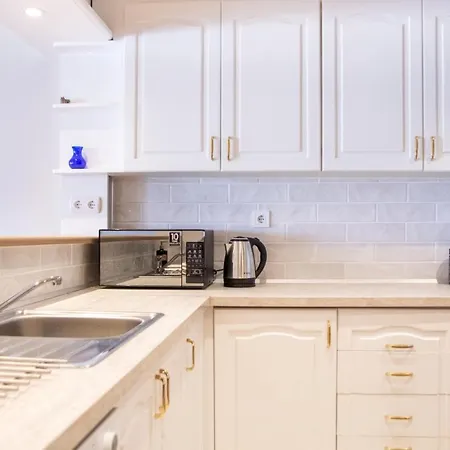 Spacious Flat With Sea View In Karsiyaka *