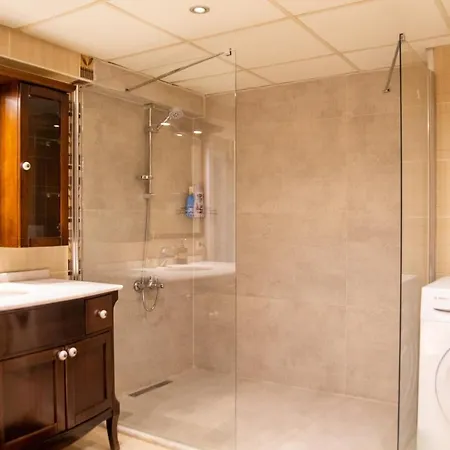 Spacious Flat With Sea View In Karsiyaka דירה *