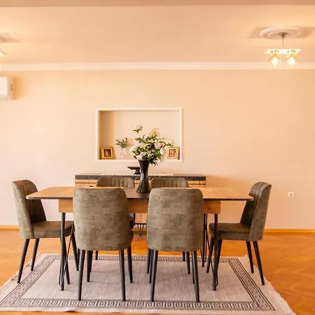 Spacious Flat With Sea View In Karsiyaka *