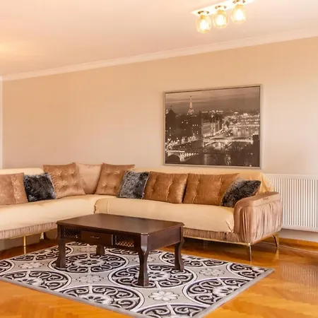 Spacious Flat With Sea View In Karsiyaka Σμύρνη